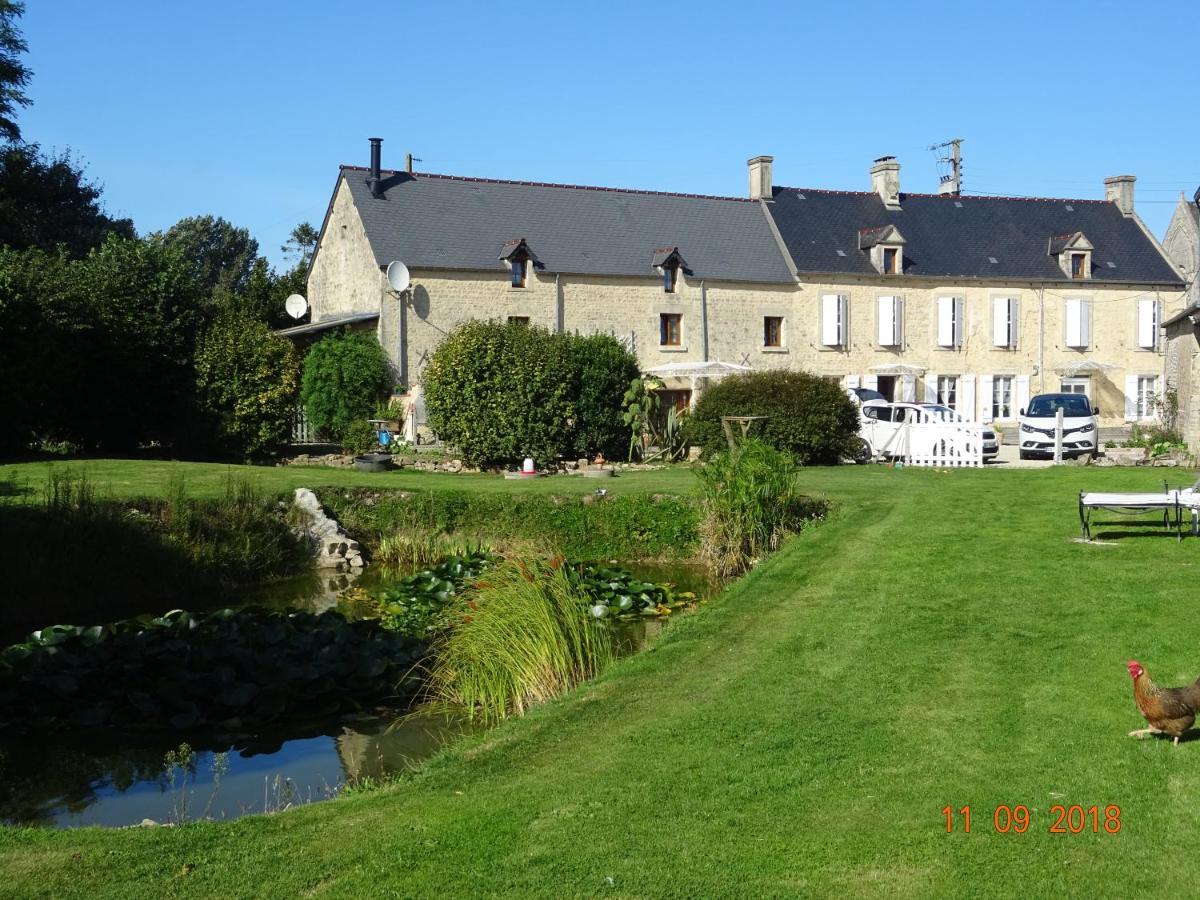 La Ferme Aux Chats Formigny Exterior photo
