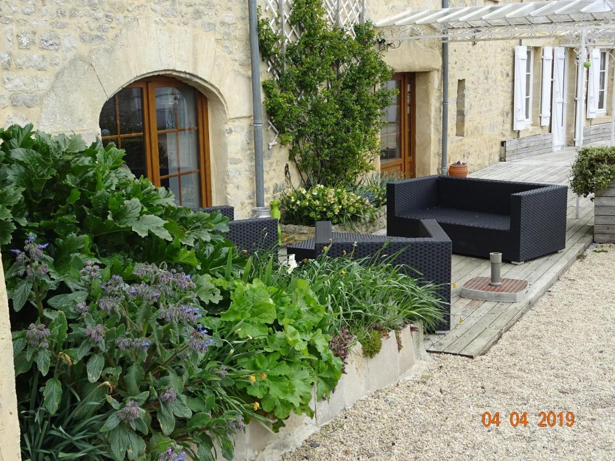 La Ferme Aux Chats Formigny Exterior photo