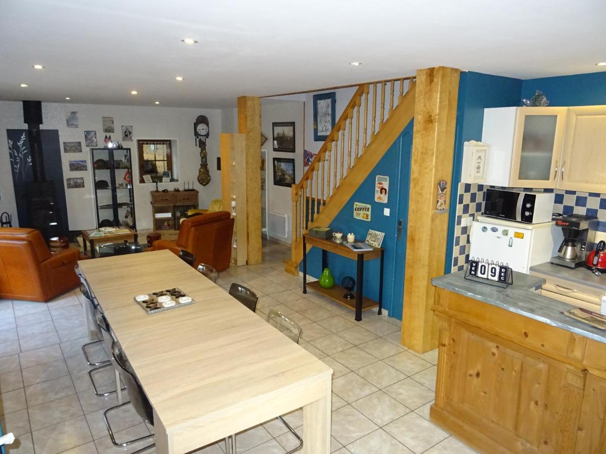 La Ferme Aux Chats Formigny Exterior photo