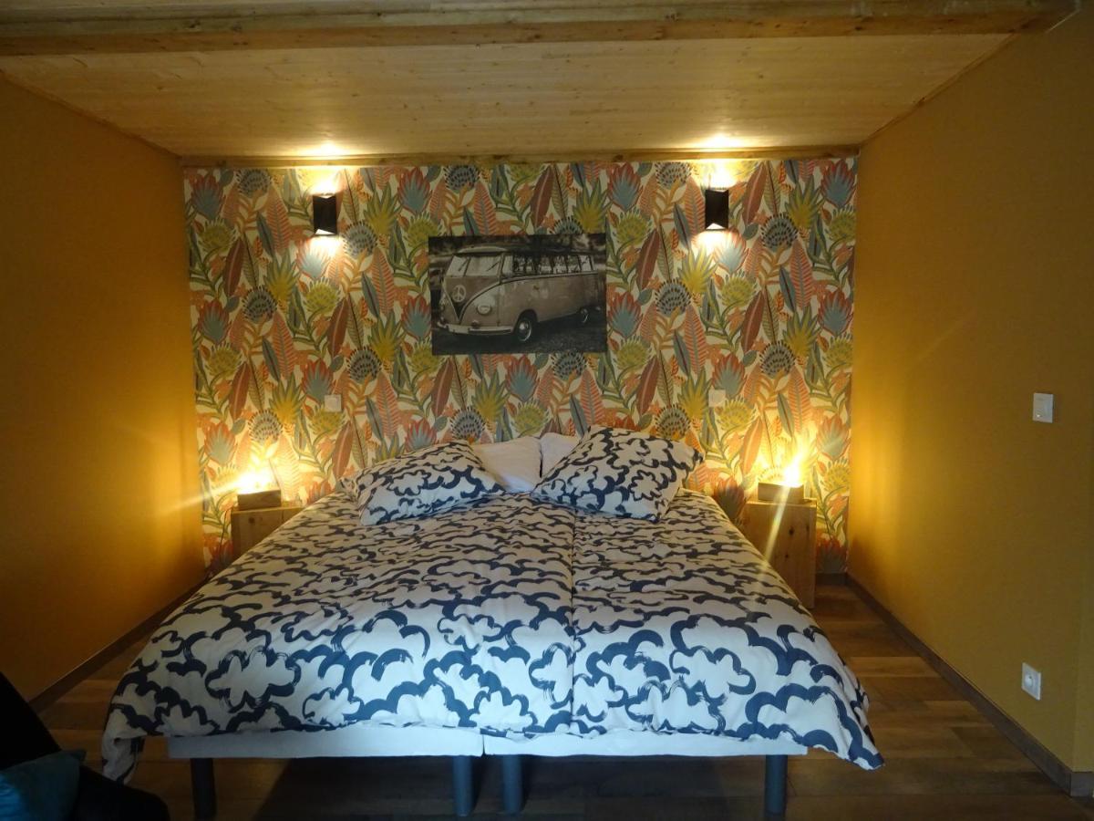La Ferme Aux Chats Formigny Exterior photo
