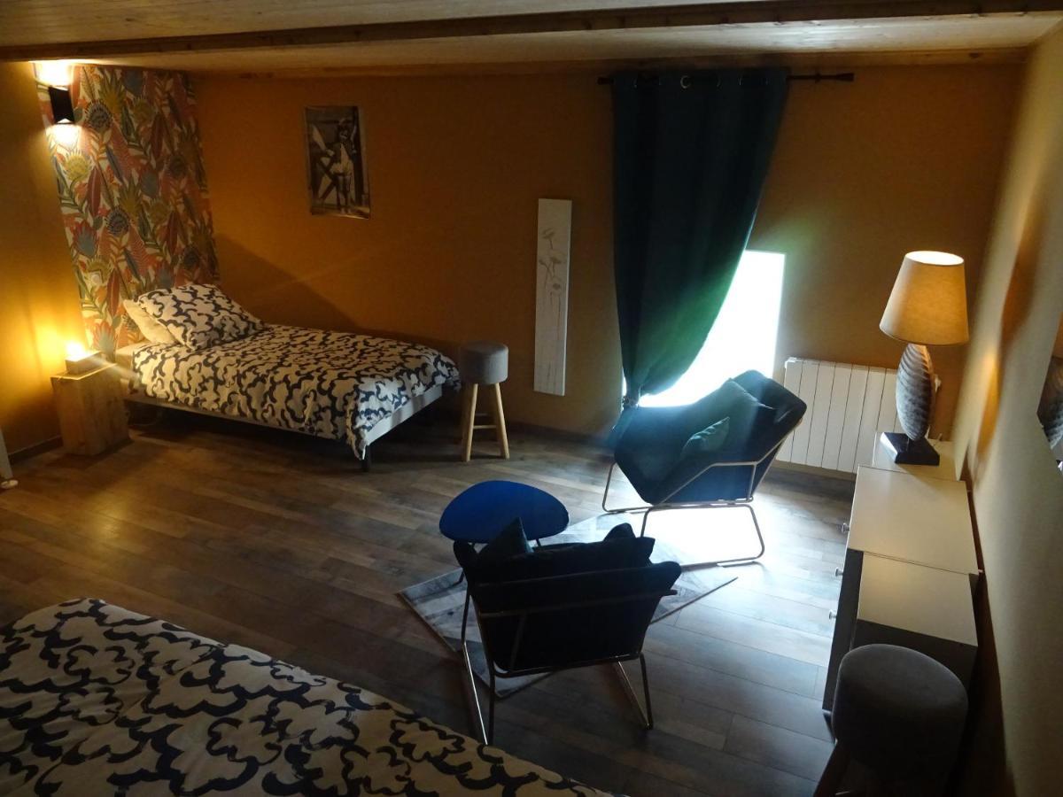 La Ferme Aux Chats Formigny Exterior photo