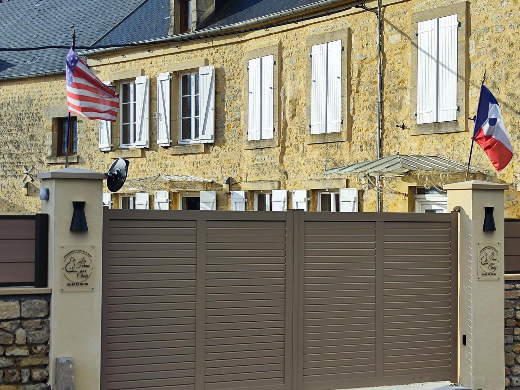 La Ferme Aux Chats Formigny Exterior photo