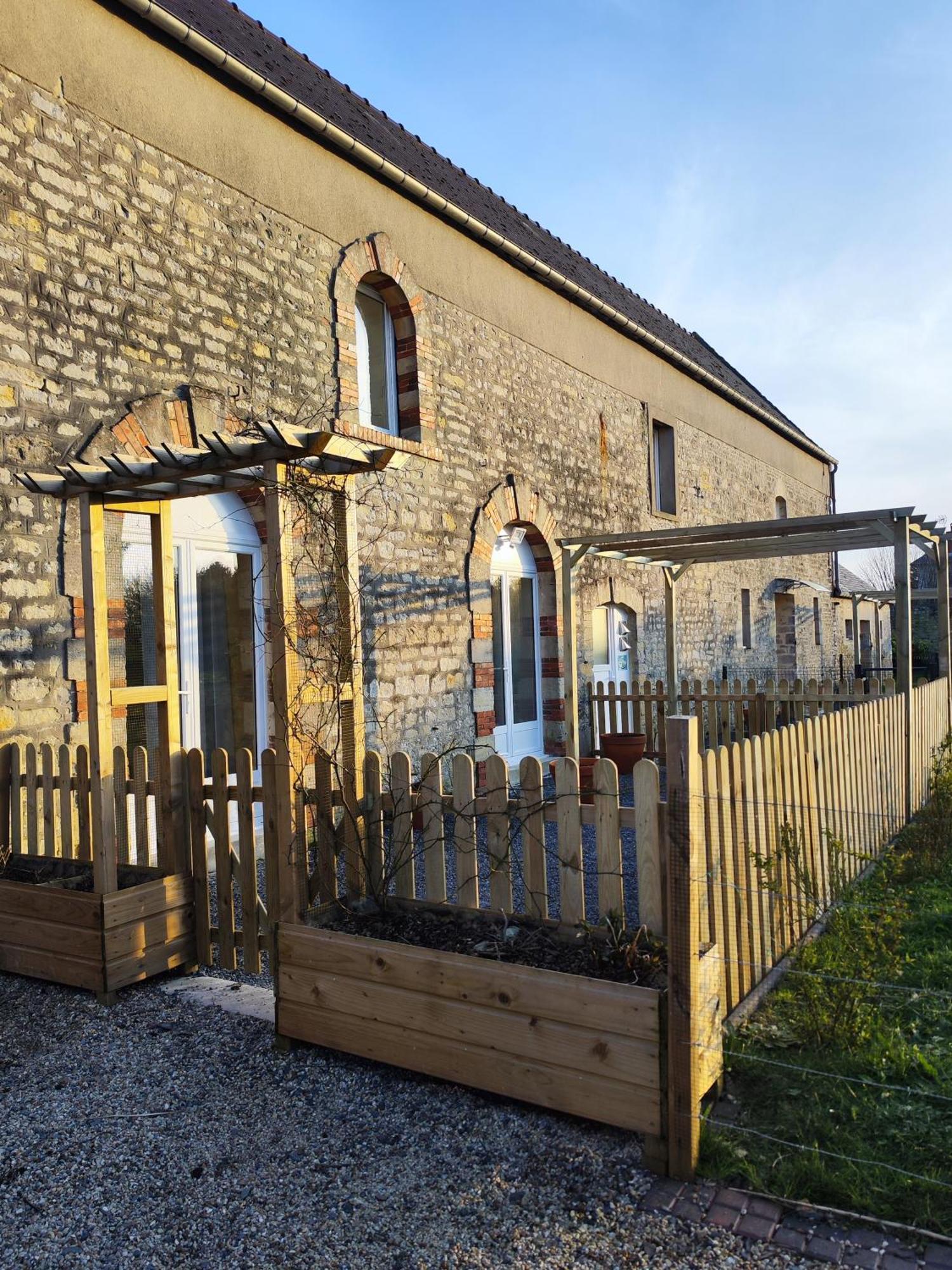 La Ferme Aux Chats Formigny Exterior photo