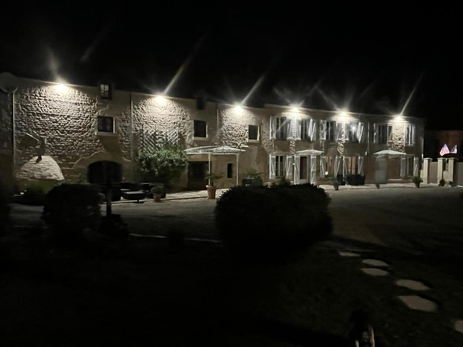 La Ferme Aux Chats Formigny Exterior photo