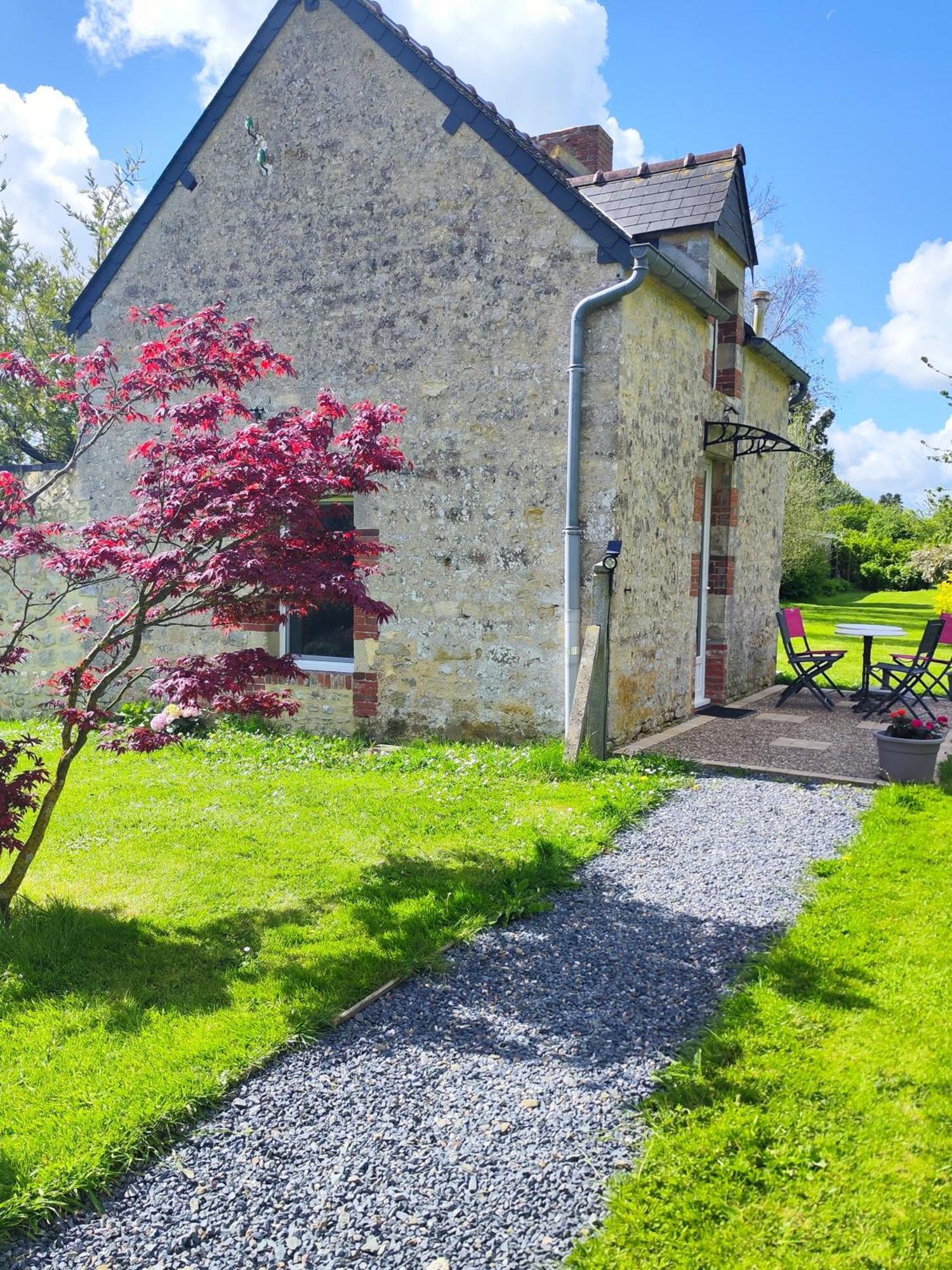 La Ferme Aux Chats Formigny Exterior photo